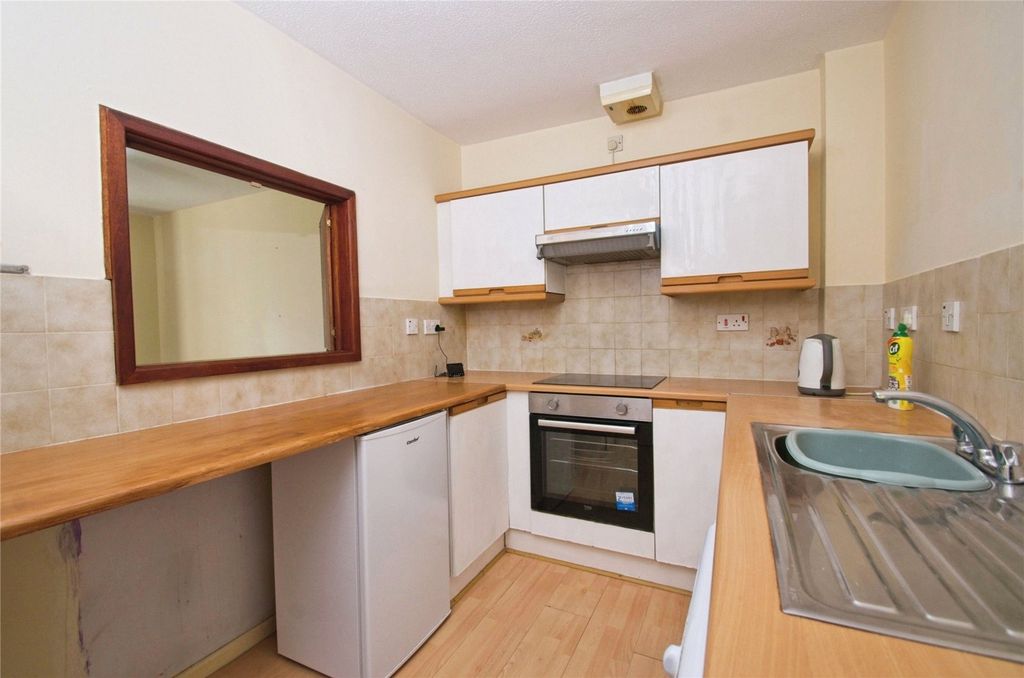 Property photo 3 of 18 Separate Kitchen