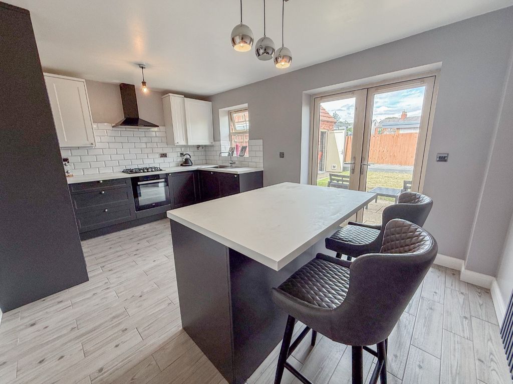 Property photo 2 of 15 4332453