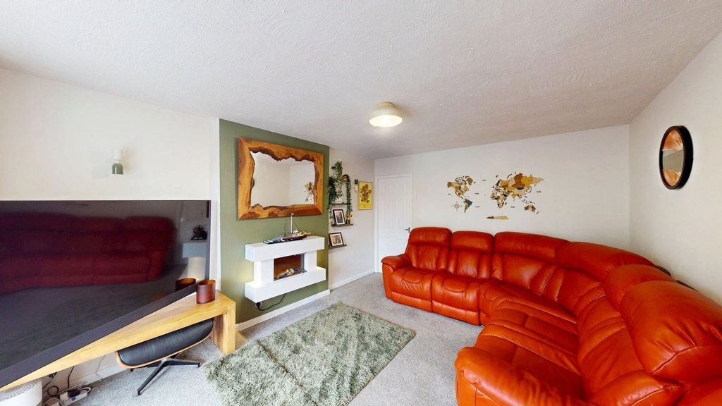 Property photo 2 of 24 Lounge