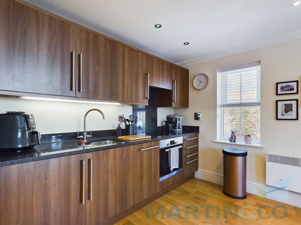 Property photo 2 of 8 Cam01059G0-Pr0099-Still002