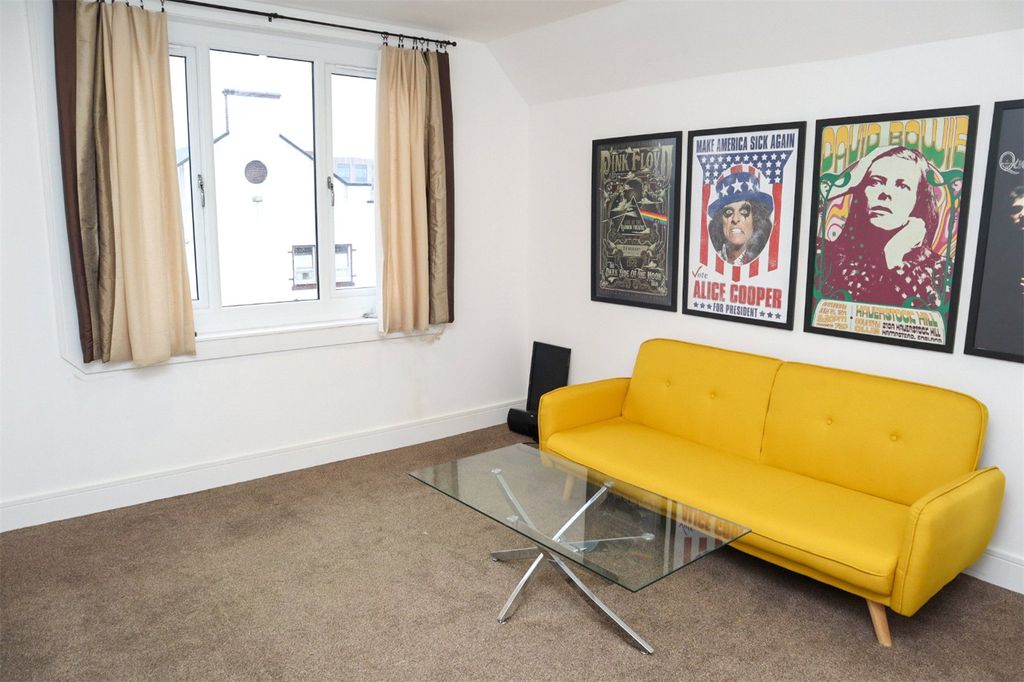 Property photo 3 of 13 Bedroom