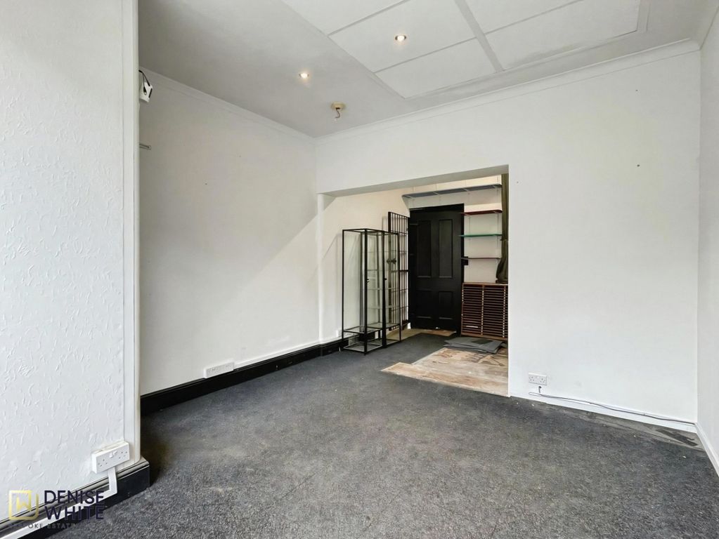 Property photo 3 of 10 Shop Space
