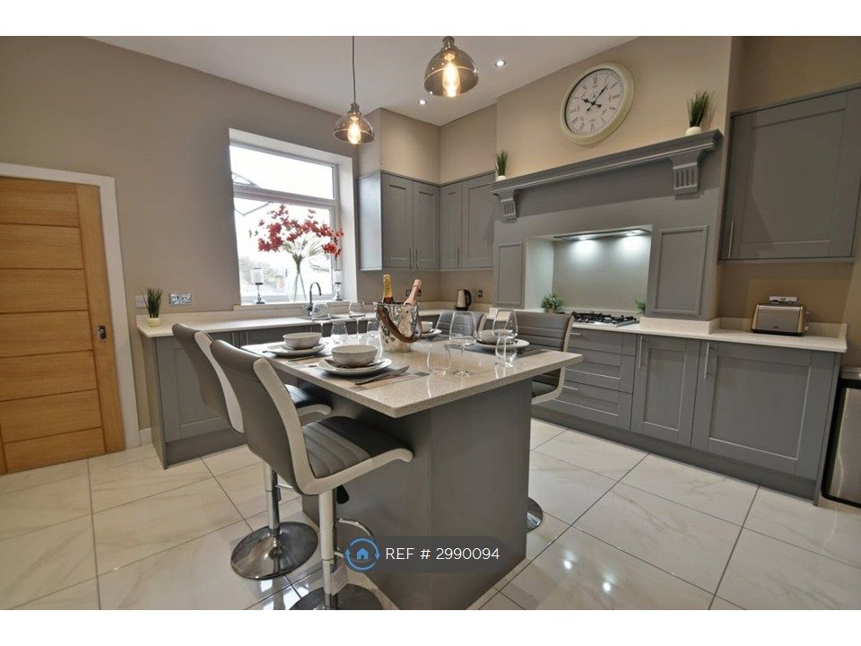 Property photo 2 of 19 Kitchen