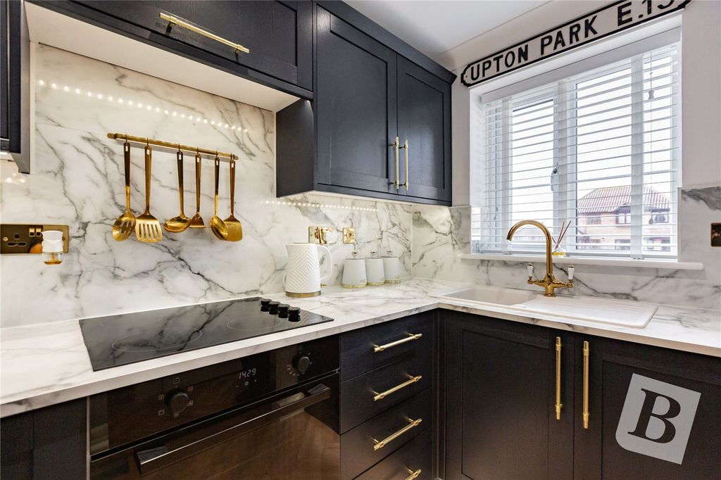 Property photo 2 of 20 Kitchen