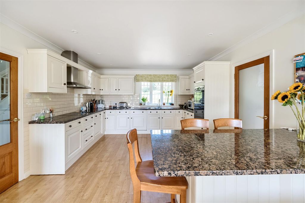 Property photo 2 of 17 Kitching/ Dining Room