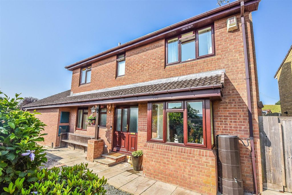Property photo 1 of 27 Cp4_7290-2 Front.Jpg