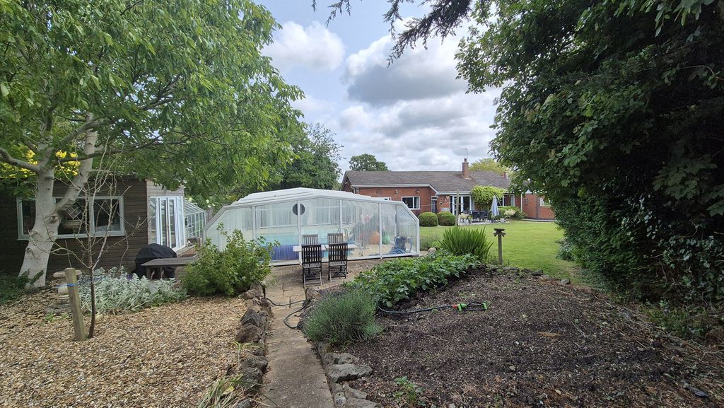 Property photo 2 of 43