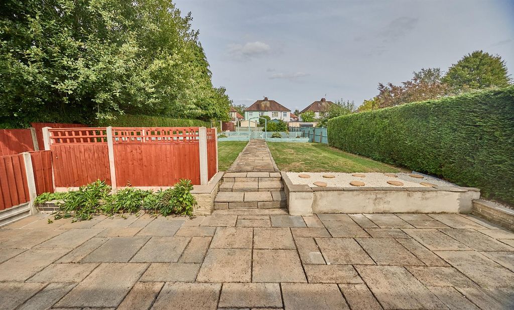 Property photo 3 of 14 36 Clives Way Hk 4.Jpg