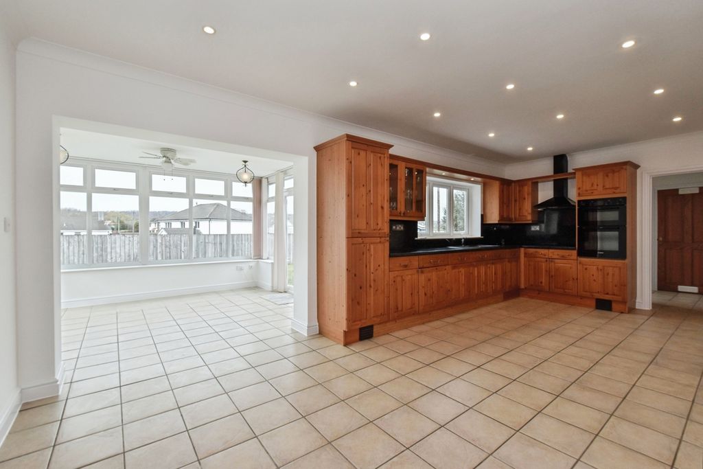 Property photo 2 of 19 Photo