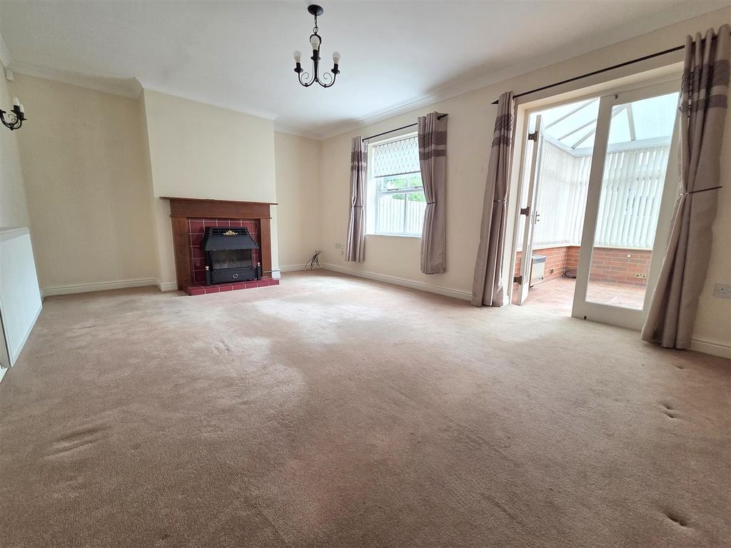 Property photo 2 of 10 Living Room