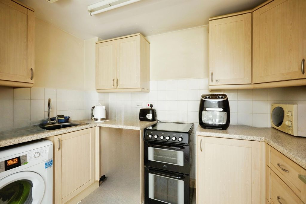 Property photo 3 of 18