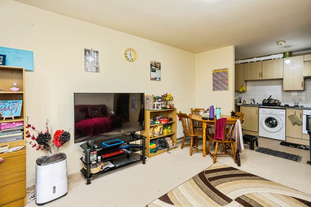 Property photo 2 of 17 Photo
