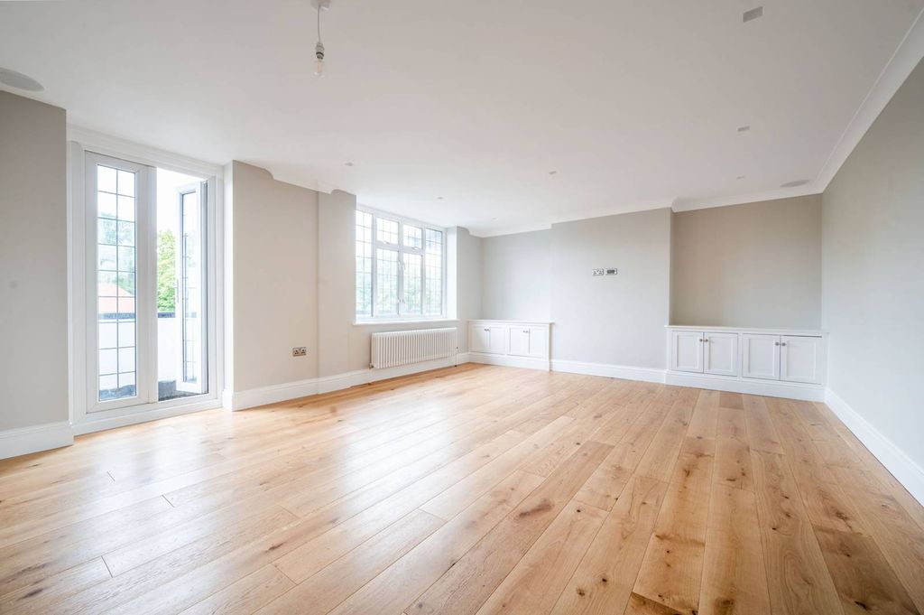 Property photo 2 of 11