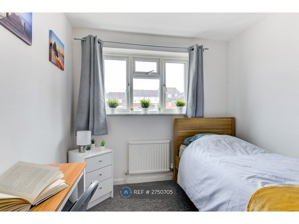 Property photo 3 of 19 Bedroom 2