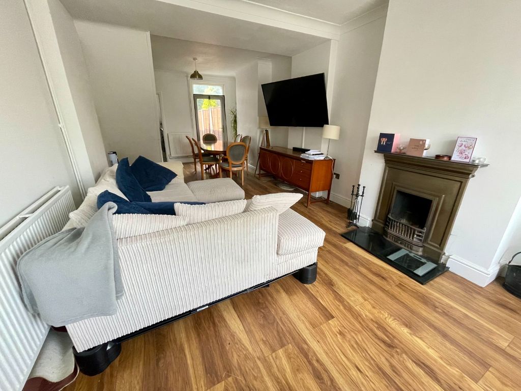 Property photo 2 of 9 4454741