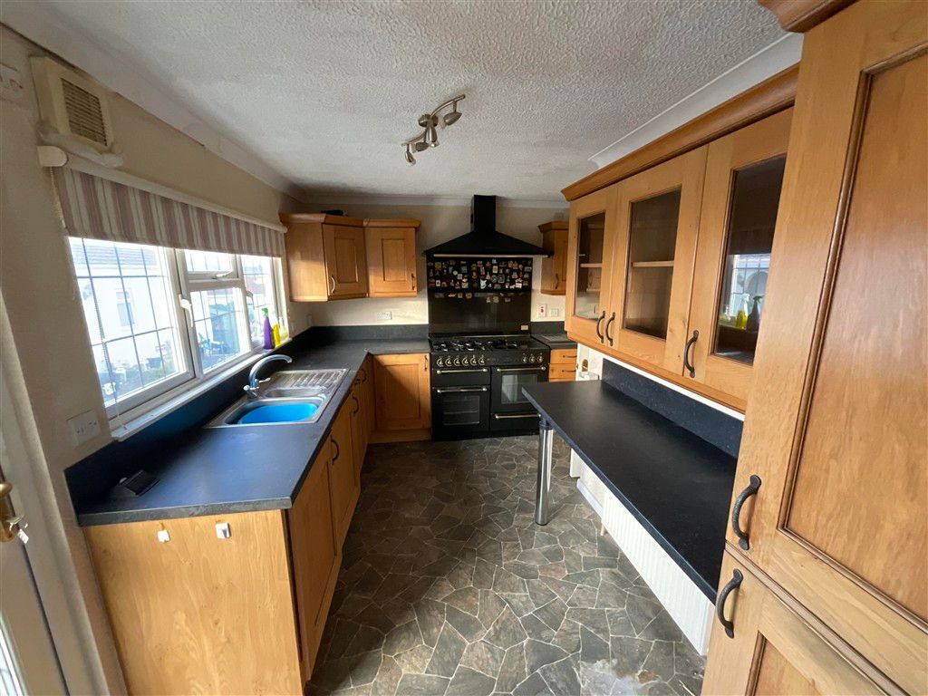 Property photo 1 of 7 Kitchen