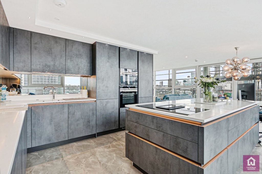 Property photo 1 of 34 Picture No. 04