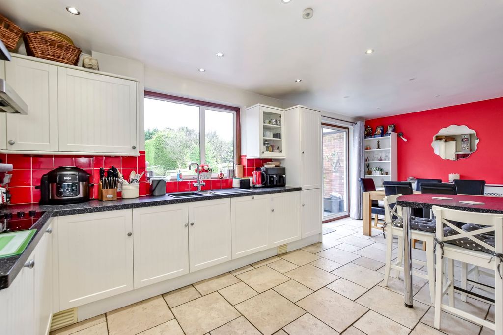 Property photo 3 of 29