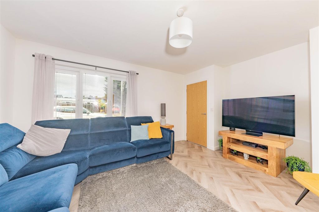 Property photo 3 of 24 3 Greenhill Crescent Dundee-2.Jpg