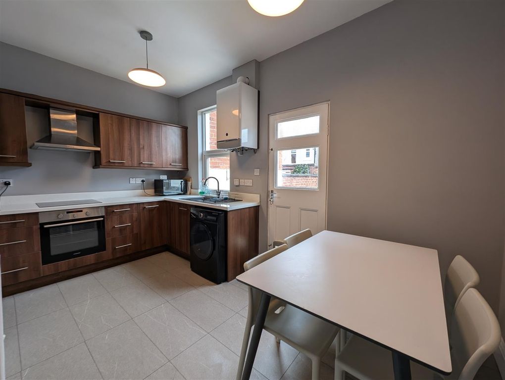 Property photo 3 of 8 Kitchen/Breakfast Room