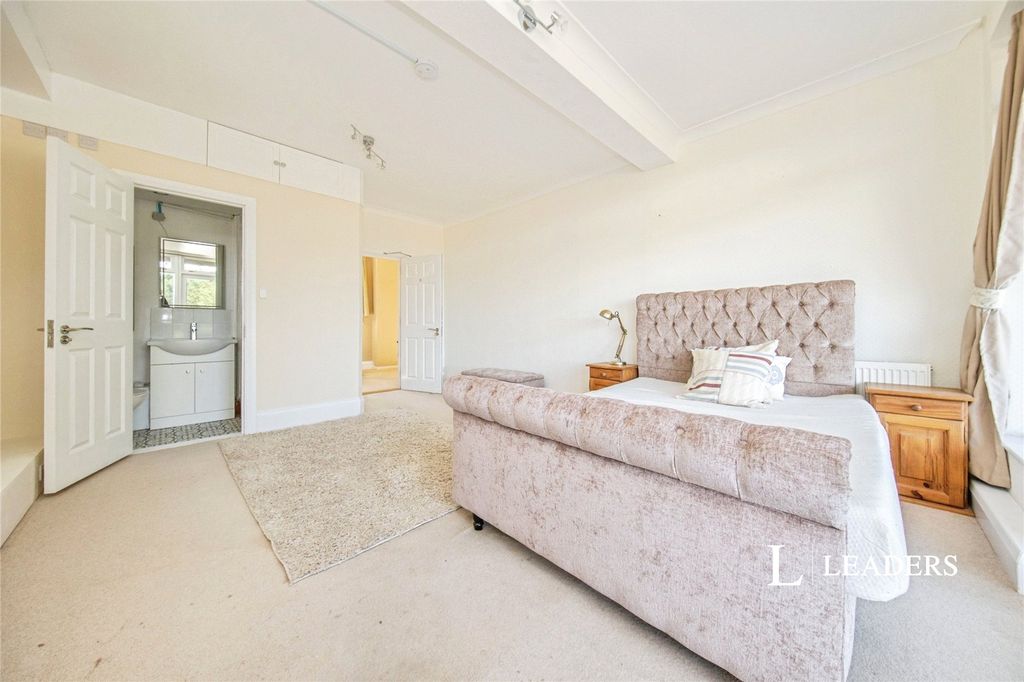 Property photo 3 of 15 Picture No. 17