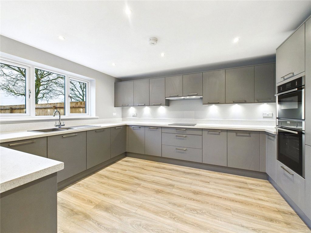 Property photo 2 of 15 Picture No. 25