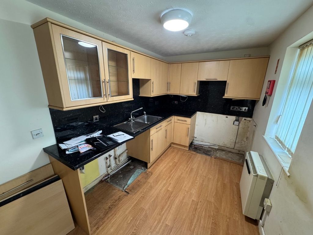 Property photo 3 of 14