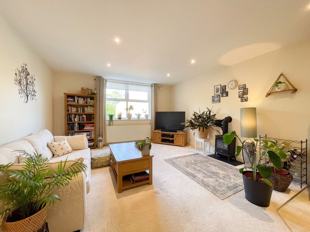 Property photo 2 of 12 4288603