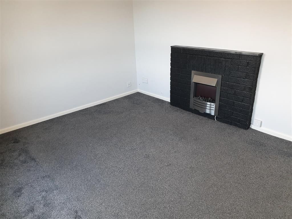 Property photo 3 of 6 Living Room