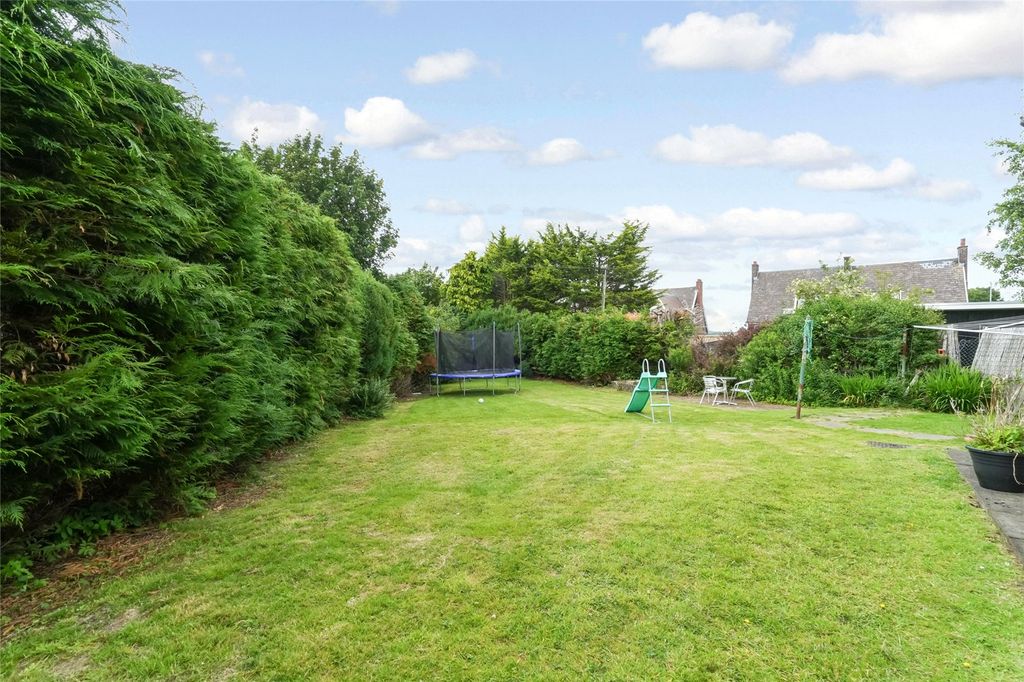 Property photo 3 of 22 Picture No. 21
