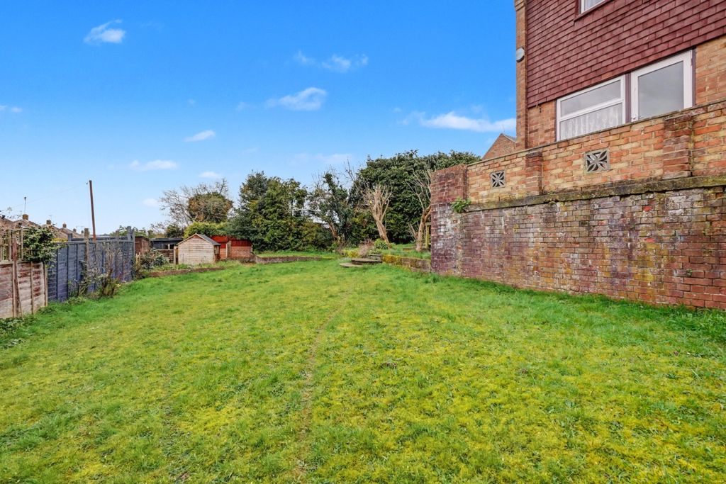Property photo 2 of 13 4761354