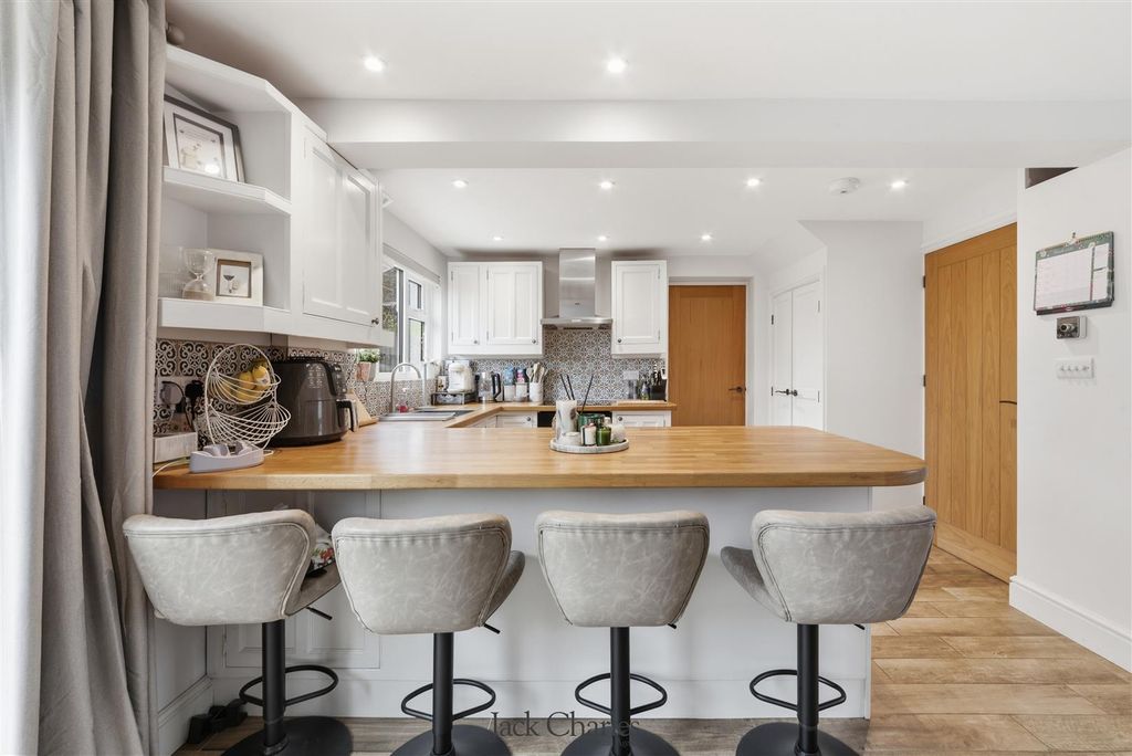 Property photo 2 of 34 39 Gainsborough Gardens-24.Jpg