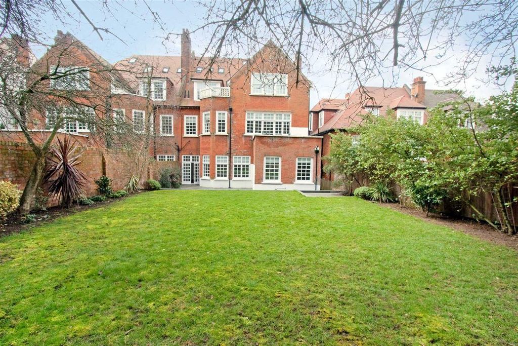 Property photo 2 of 8