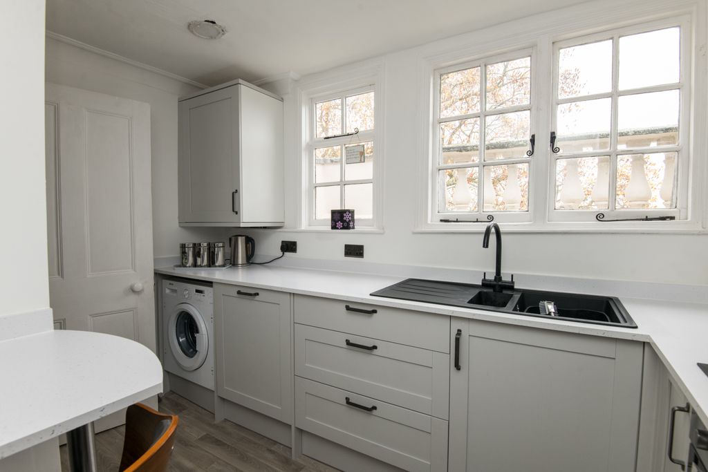 Property photo 3 of 23