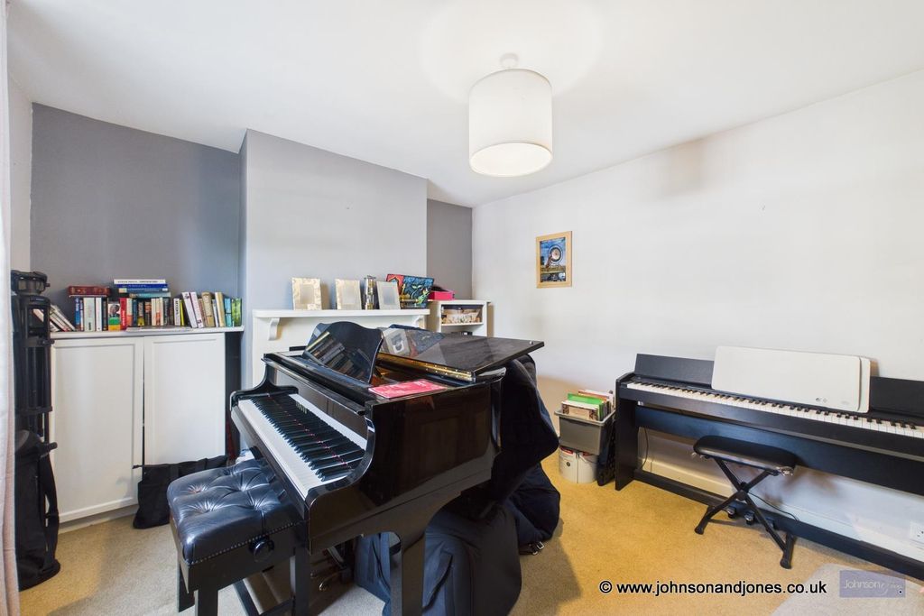Property photo 2 of 15 2 Lounge.Jpg