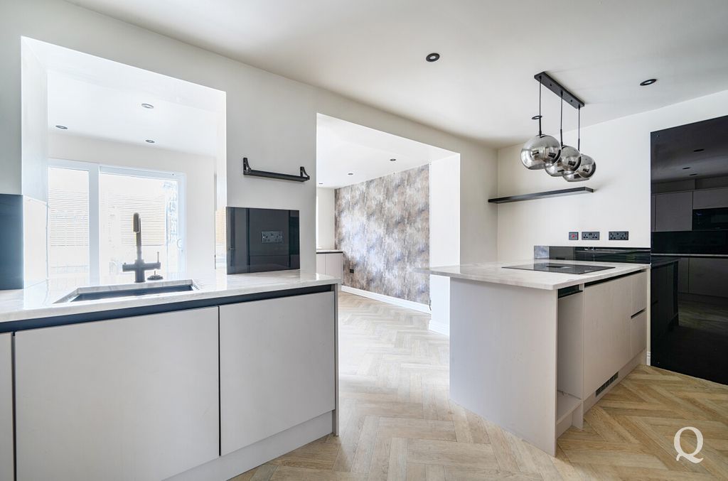 Property photo 3 of 31 Aef2Bbaa-Bafb-4Be...