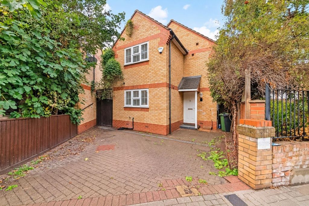 Property photo 1 of 11 External