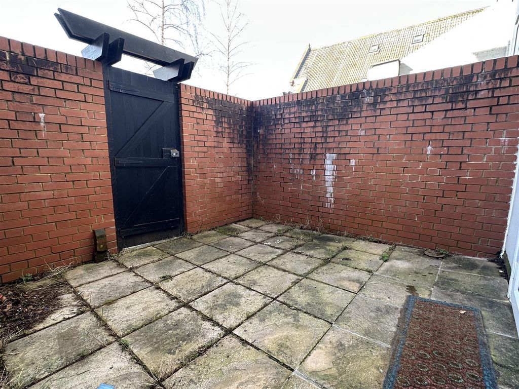 Property photo 2 of 9 Patio