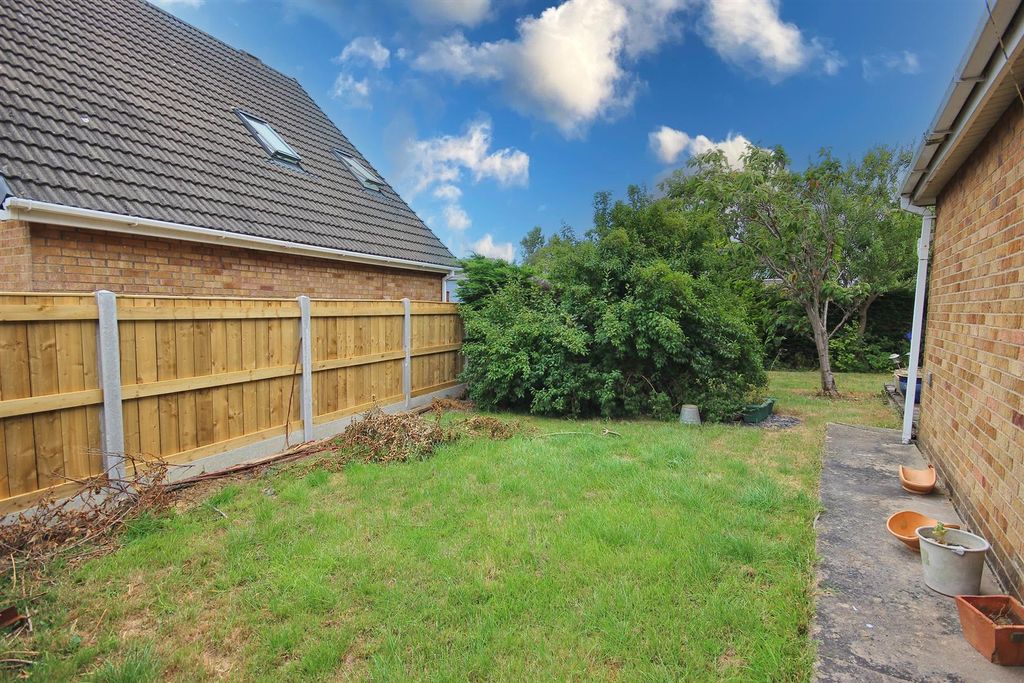 Property photo 3 of 7 Outside