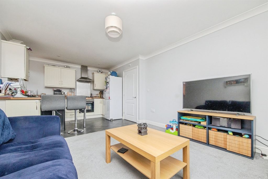 Property photo 3 of 11