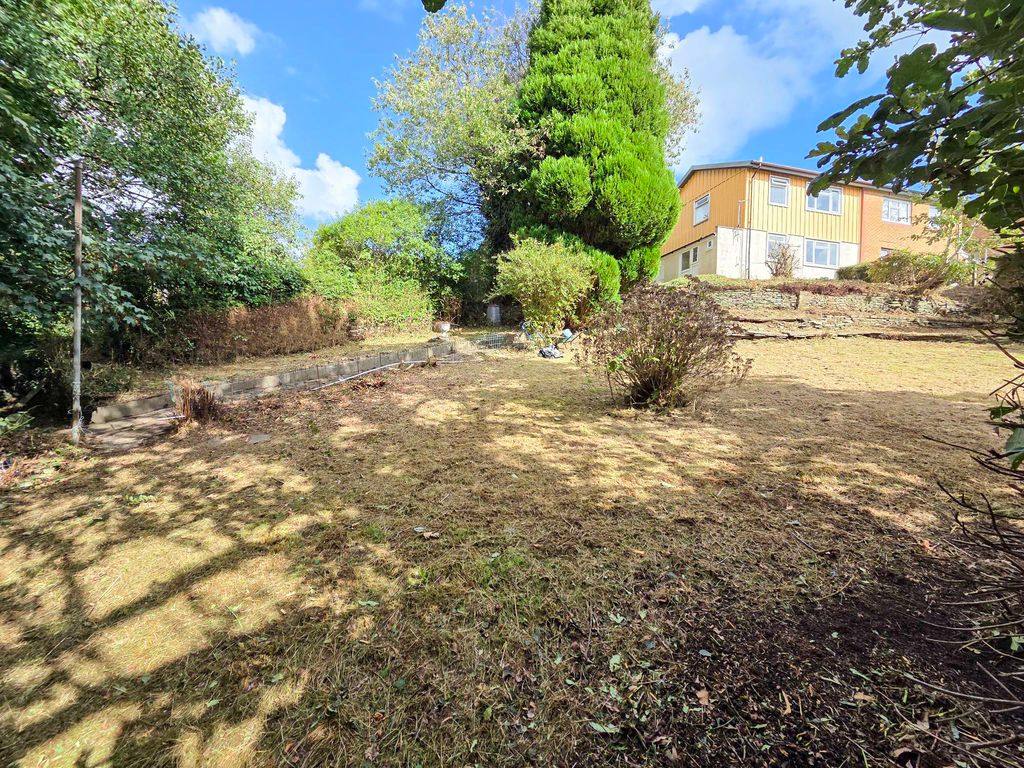 Property photo 1 of 32 Photo 27