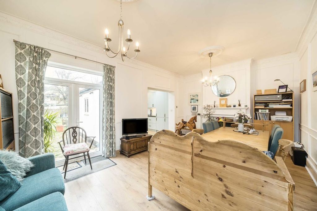 Property photo 2 of 8