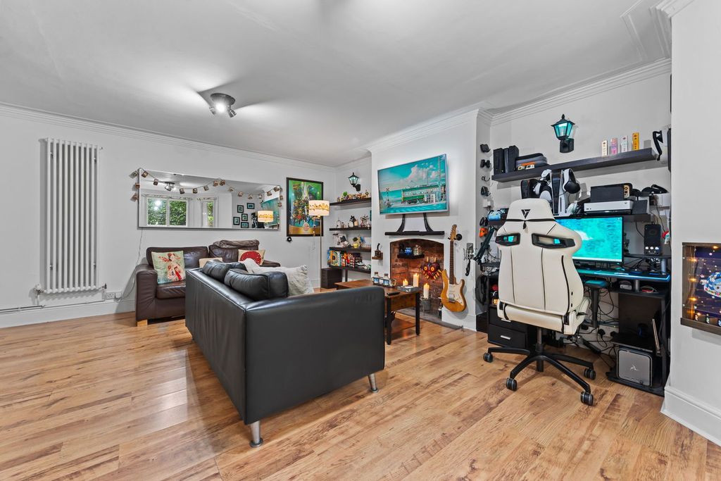 Property photo 3 of 17