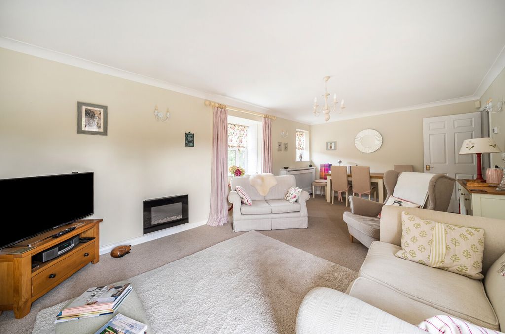 Property photo 2 of 15 1330713-11-688239...