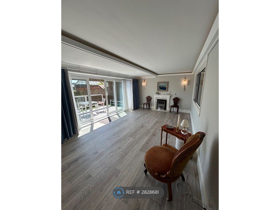 Property photo 2 of 16 Living Room