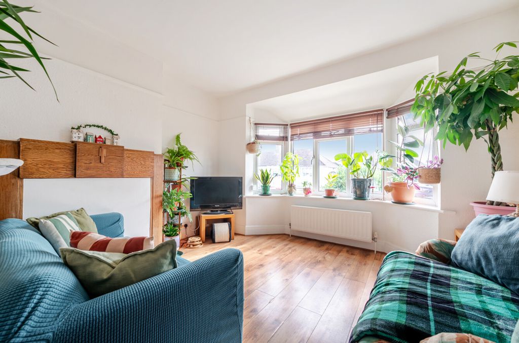 Property photo 3 of 15 1526736-16-6Aba51...