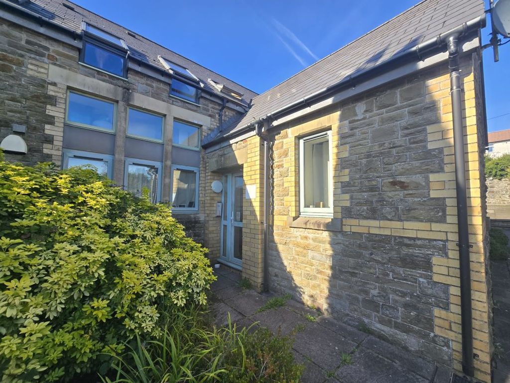 Property photo 3 of 4