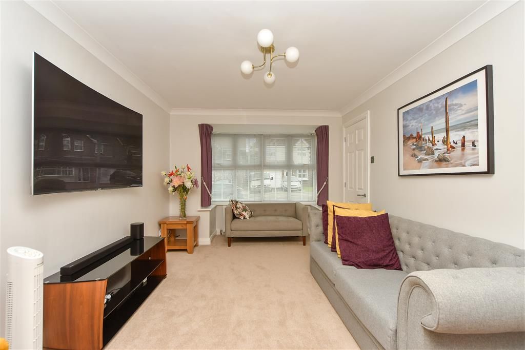 Property photo 3 of 15 Lounge