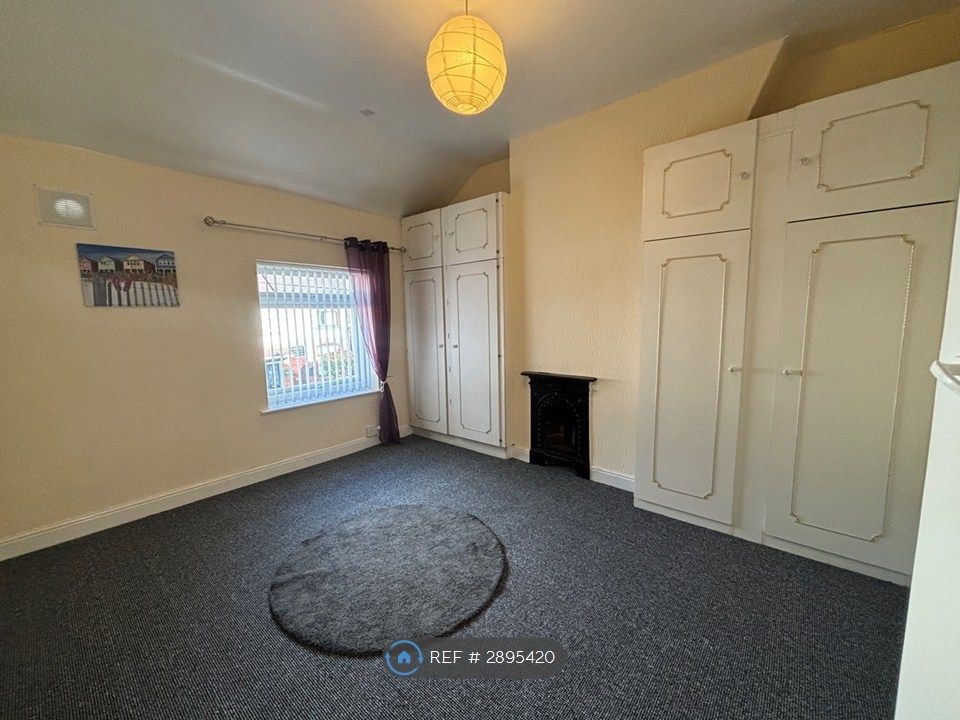 Property photo 2 of 10 Front Master Bedroom With Built In Wardrobes