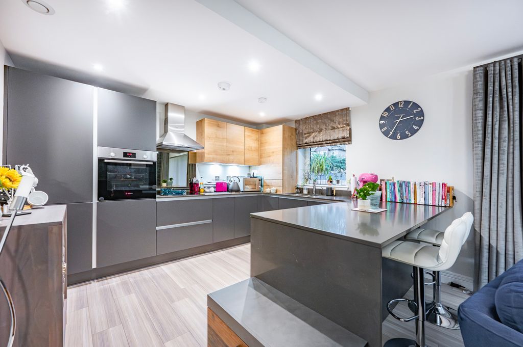 Property photo 3 of 27